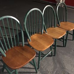 4 Wood Chairs $90/ 4 Sillas De Madera $90