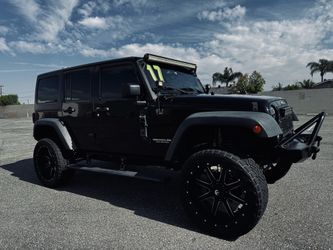 2017 jeep wrangler unlimited rubicon 4WD w/ 80k miles