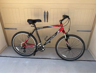 Boulder Giant Mountain Bike