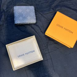 Louis Vuitton LV Men's Bi-Fold Wallet for Sale in Lubbock, TX - OfferUp