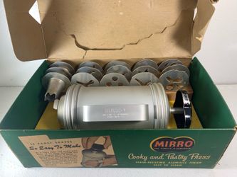 Vintage MIRRO Cooky & Pastry Press No. 358 AM Complete w/ Box