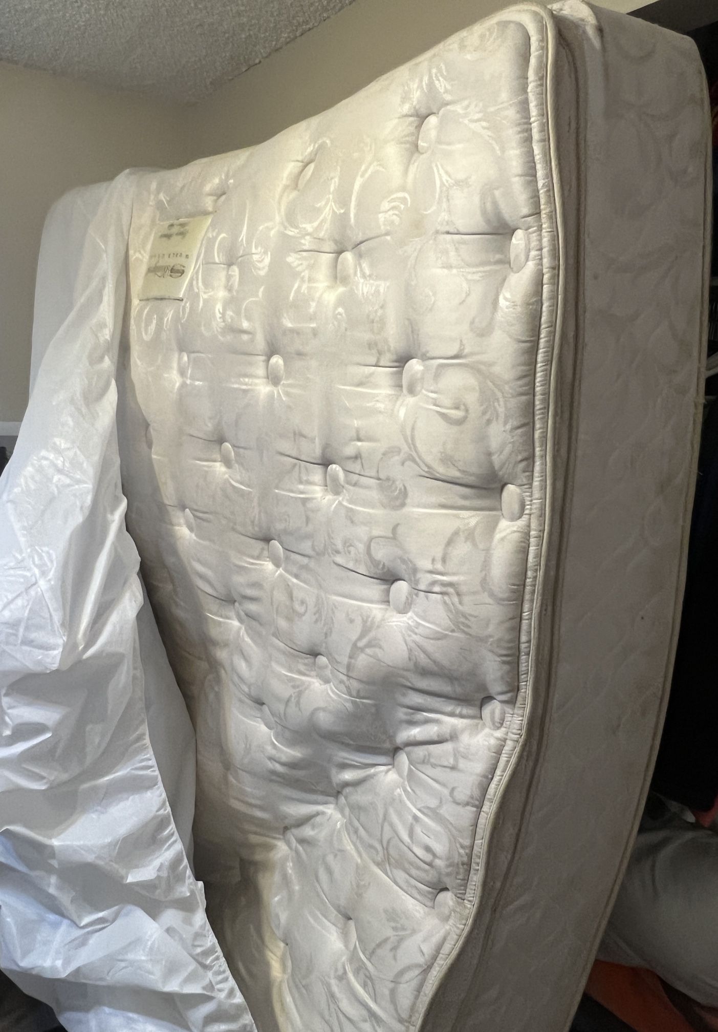 King Size Mattress Beautyrest Pillow Top w/protector