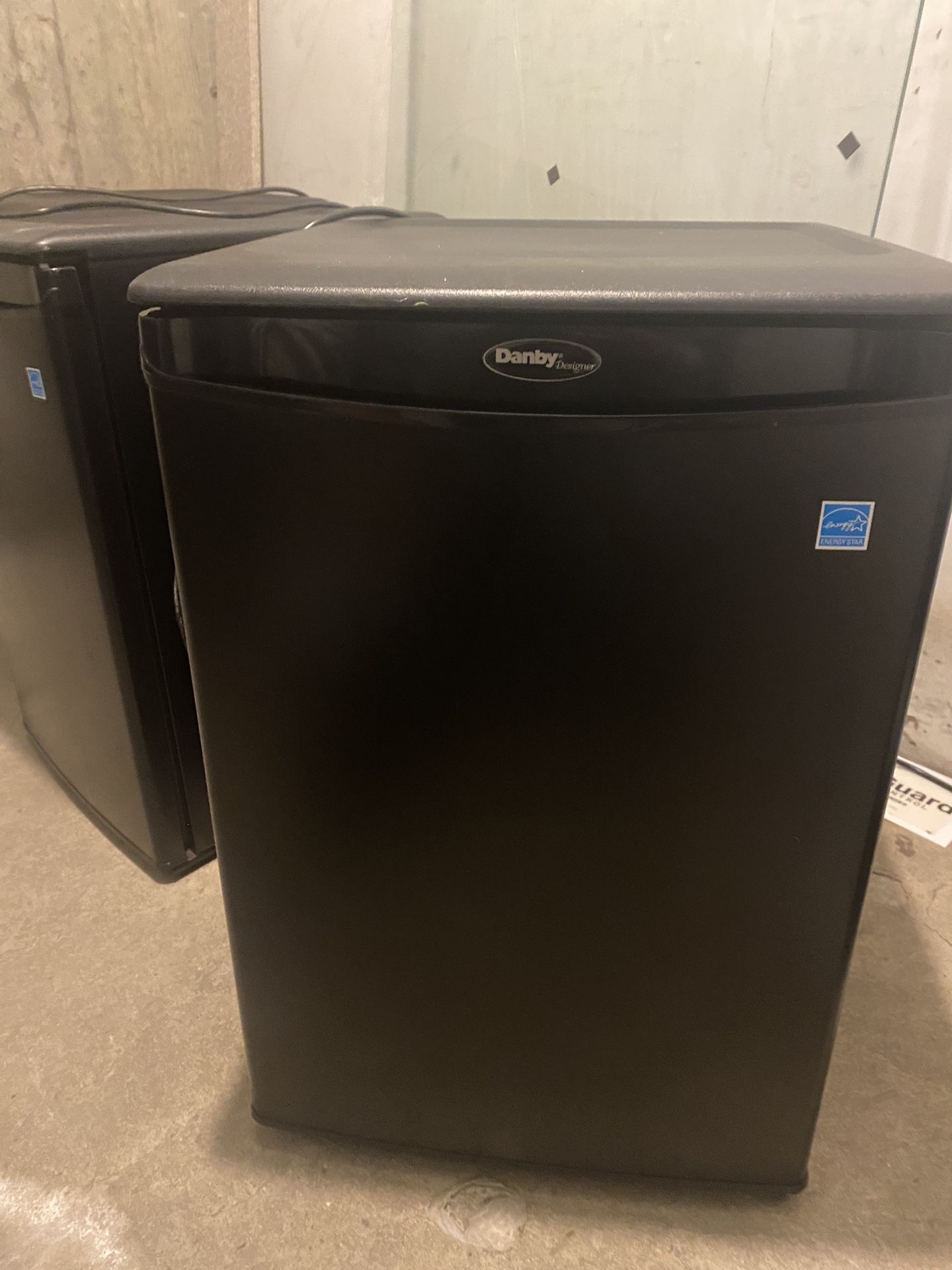 Mini Fridge ( No Freezer)