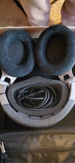 Shure Srh -940  Professional Reference Headphones