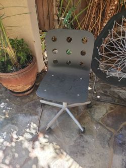 FREE CHAIRS
