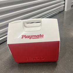 Igloo Playmate 16 Qt Cooler - Red