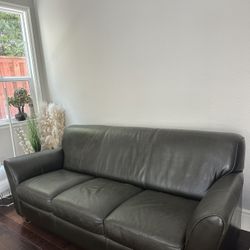 Beautiful Top Grain Italian Leather Sofa!