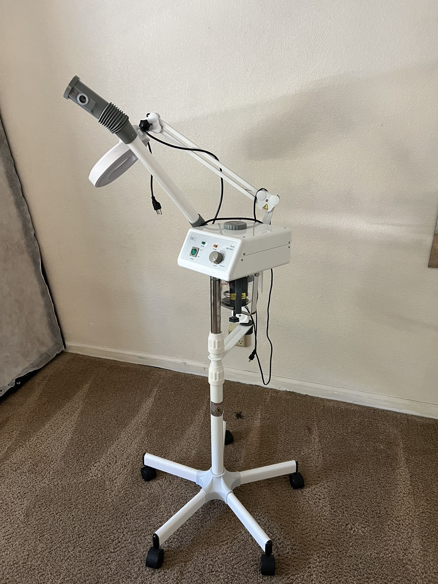 Facial steamer + Magnifying Glass 