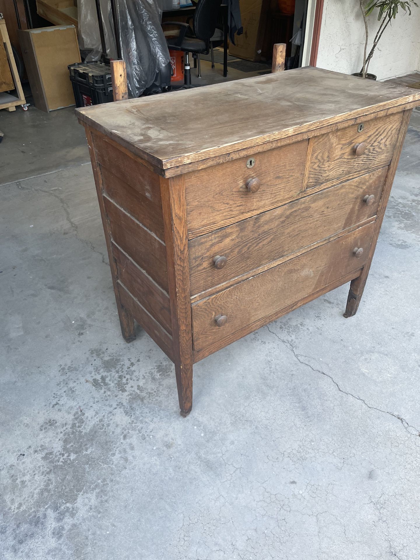 Antique Oak Dresser 4 Drawers with Mirror Pinon Joints Scalloped Edge Top