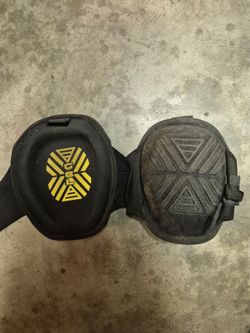 Knee pads
