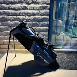 TaylorMade Stand Golf Bag – Fully Functional – One Pocket Needs Repair