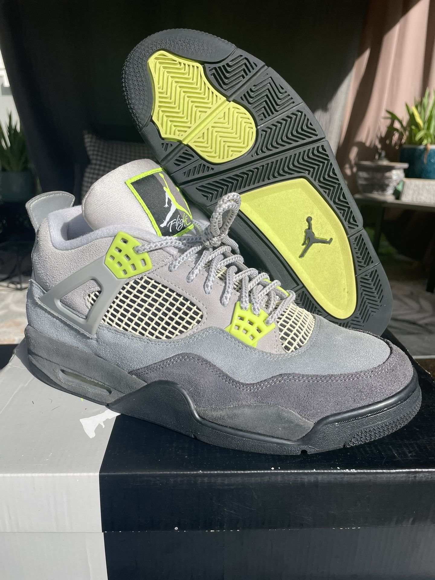 Jordan 4 Retro SE 95 Neon