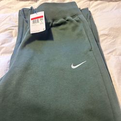 ♥️♥️Brand New Women’s NIKE’S  Sweatpants Size Large ♥️♥️