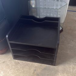 LIKE NEW MAIL AND DOCUMENT ORGANIZER