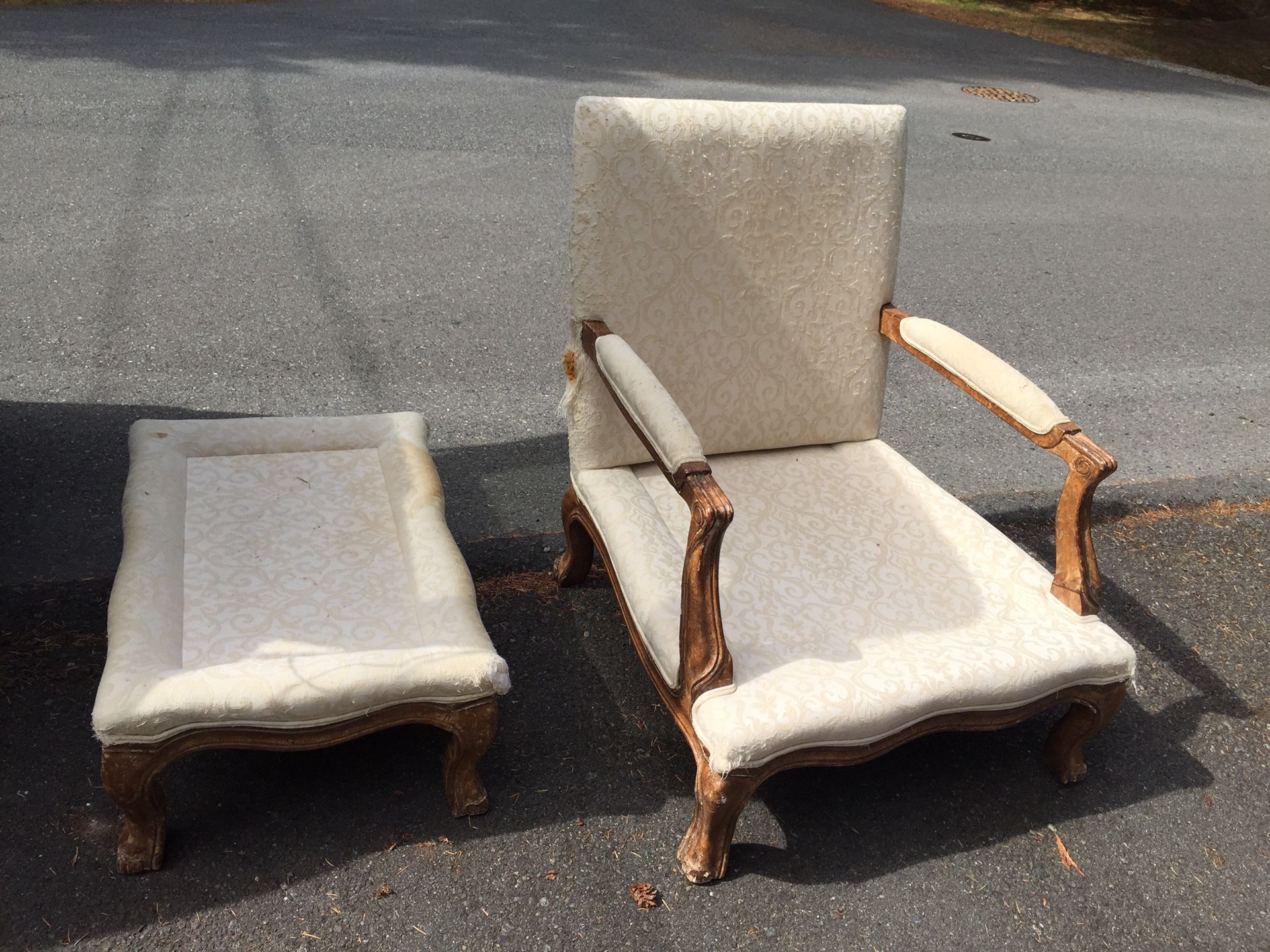 Kreiss Collection Lounge Chair
