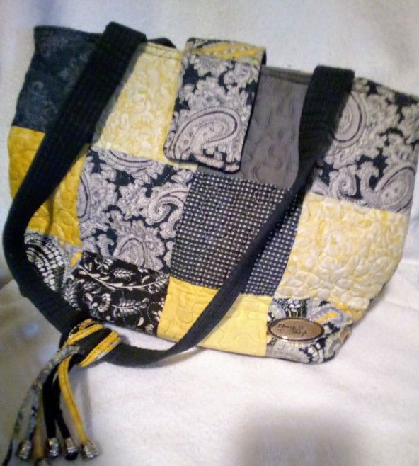 Donna Sharp Quilted Black And Yellow Purse