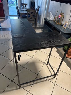 Desk table