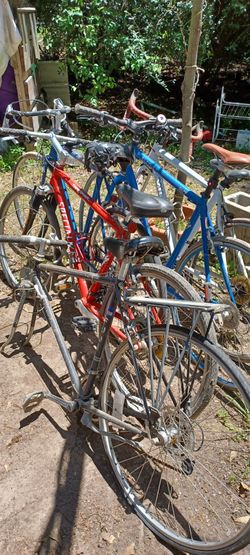 VENDO LOTE DE BICICLETAS  USADAS DE CARRERAS  SIRRUS.  MILANO  SPECIALIZER MONGOSE  FUJI. ALGUNAS NESECITAN REPARACION