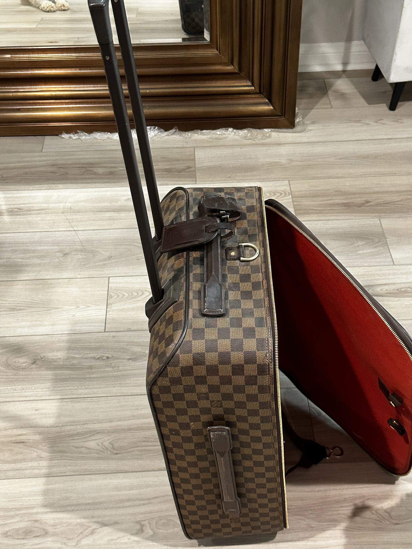 Louis Vuitton Crossbody Bag for Sale in Montclair, CA - OfferUp