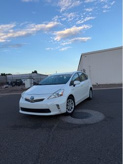 2014 Toyota Prius V 3