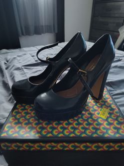 Women's platform shoes