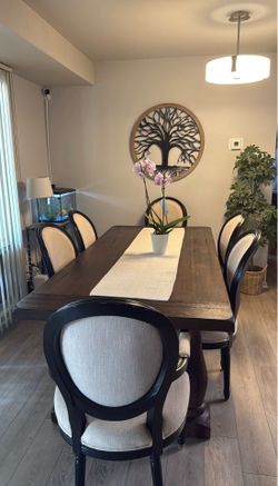 Beautiful Dining Table Set – Seats 6