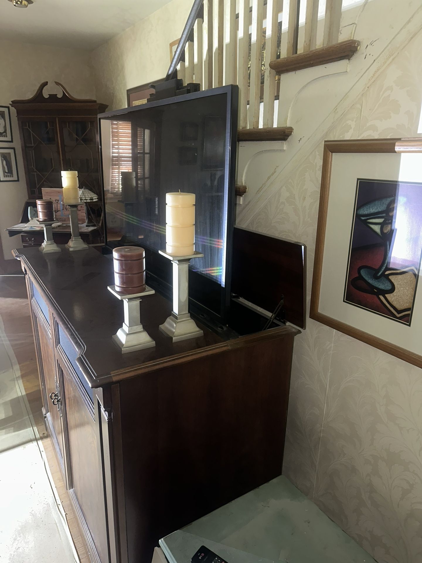 Motorized TV stand With Tv
