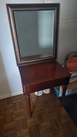 Great mirror 29 in tall 25 in wide..$6.. beautiful wood table 24 in long 25 tall20 wide ..$9
