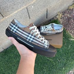 Brown Burberry Converse 