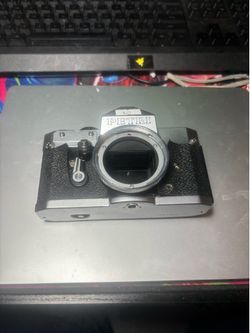 Petri 35mm film SLR camera for parts