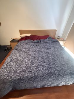 King Bed With Mattress, 4 Drawers And 2 Nightstands