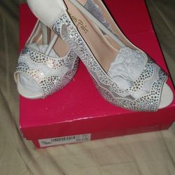 Dream Paris Size 71/2 Divine 01 White Glitter New