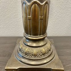 Vintage Stiffel Hollywood Regency Mid-Century Brass Tall Table Lamp Has a wonderful look to it.  It has only been gently wiped down in case 