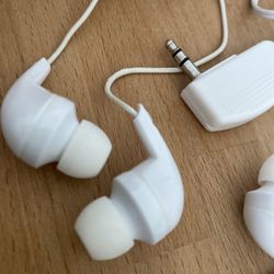 🎧 STEAL DEAL – 3 WIRED EARPHONES FOR ONE LOW PRICE