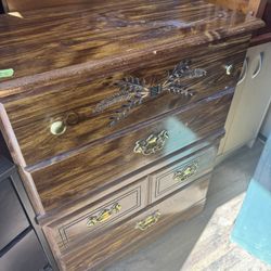 Dressor $95 Good Condition 