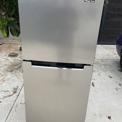 Magic chef Refrigerator 