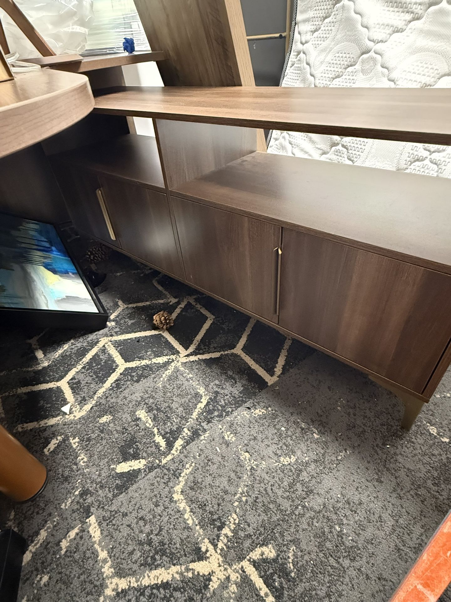 Entertainment Center/ TV Stand