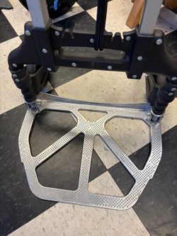 Folding hand truck