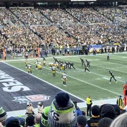 ( 2 Tickets ) Seahawks vs Rams 100 Level Field Seats