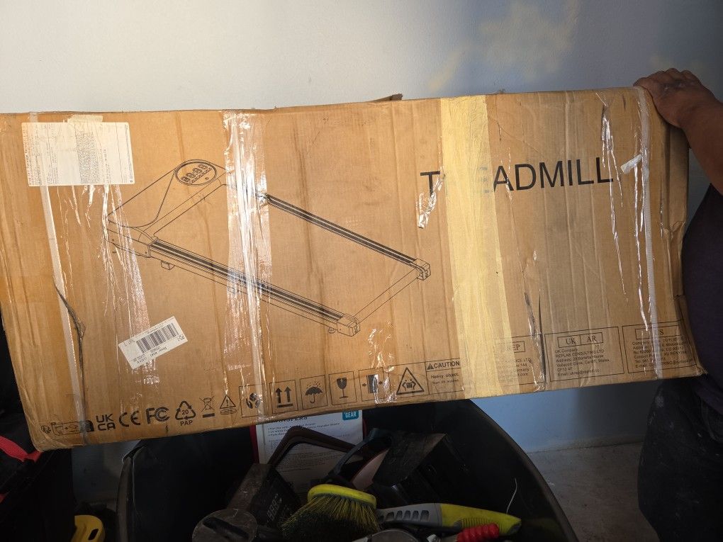 Treadmill  Nuw In Box 