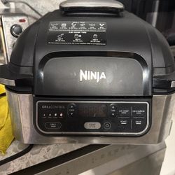 Ninja Air fryer With all Of It’s Parts 