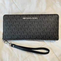 Michael Kors wristlet