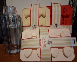 Cocktail Shaker & 3 decorative Ice Trays