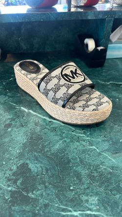 Michael Kors Flip flops 