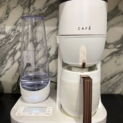 Café Matte White Specialty Grind and Brew Coffee Maker