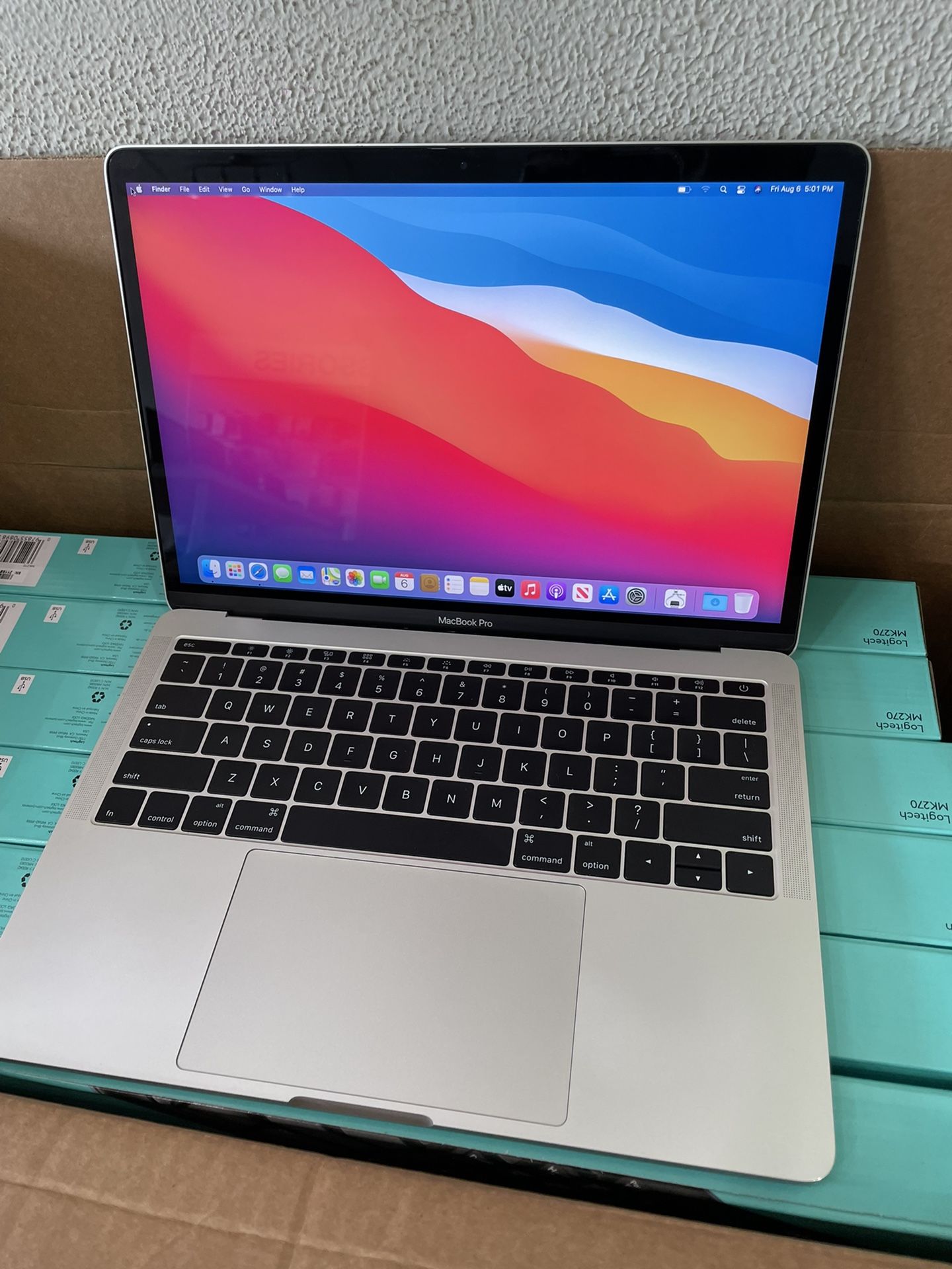 Apple MacBook Pro 2017 13” Retina i5 8GB 256GB Thunderbolt 3!!