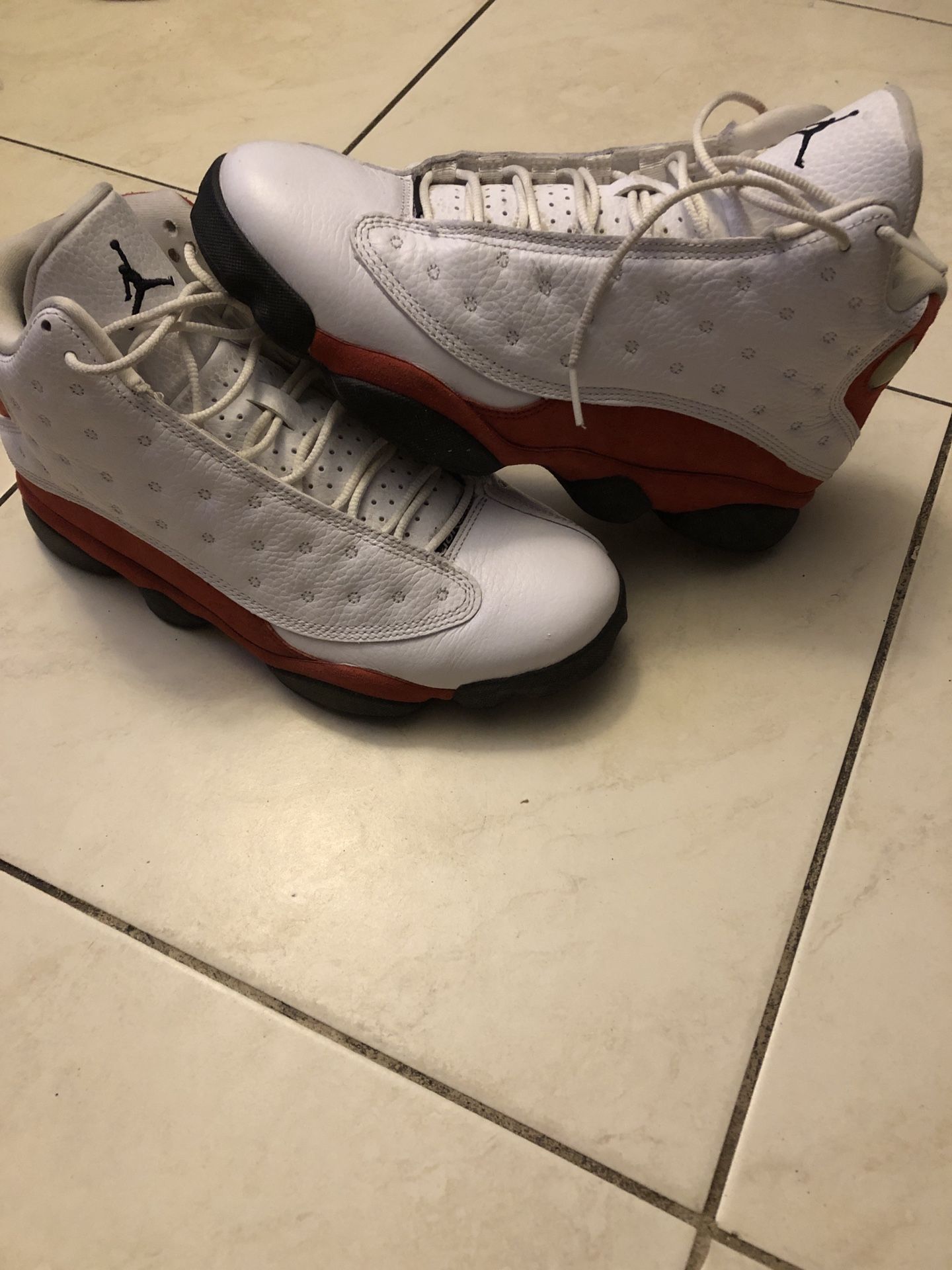 Jordan Retro 13s Men’s Size 8.5 white/black-varsity red