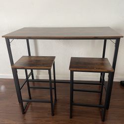 Counter Table With Matching Barstools 