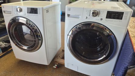 Kenmore Front-Load Washer and Dryer (Gas) Set
