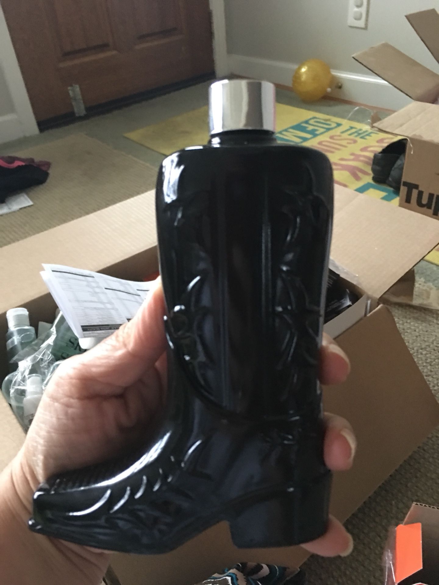 Perfume de botita black suede de Avon .